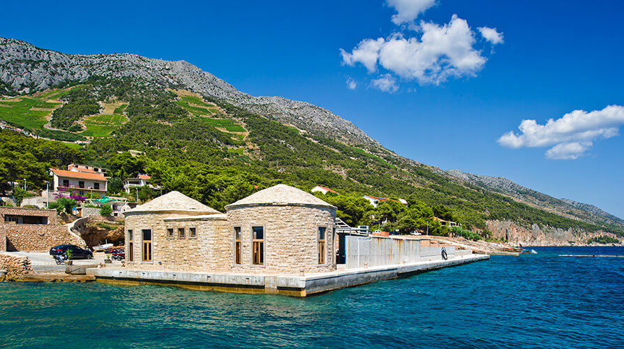 Sveta Nedjelja, Zlatan Otok winery