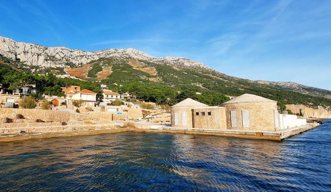 Sveta Nedjelja, Zlatan Otok winery